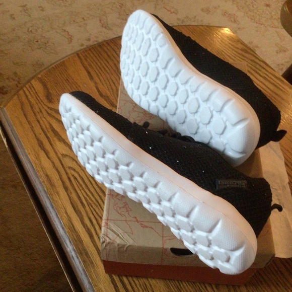 Geers by Dream Seek Little Girls Black Studded Sneaker sz 2 NIB - Picture 3 of 7